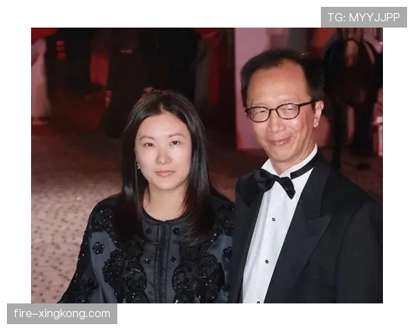 伏明霞今天街拍那只包也太扎眼了,冠军退役后的日子跟咱们差一个世界 伏明霞今天街拍那只包也太扎眼了,冠军退役后的日子跟咱们差一个世界